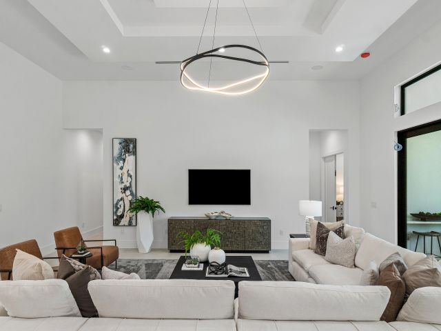 Продажа дома по адресу 17 NW 15th Street - фото 6599404