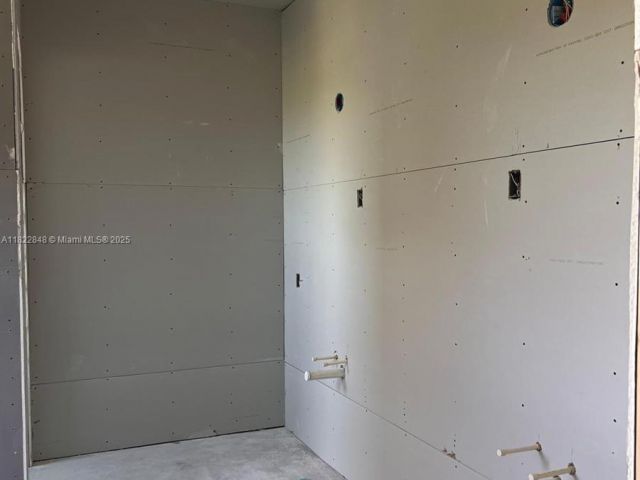 Продажа дома по адресу 1700 NE 18th St - фото 6183717