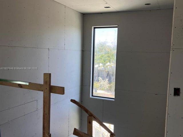 Продажа дома по адресу 1700 NE 18th St - фото 6183719