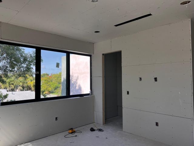 Продажа дома по адресу 1700 NE 18th St - фото 6183720