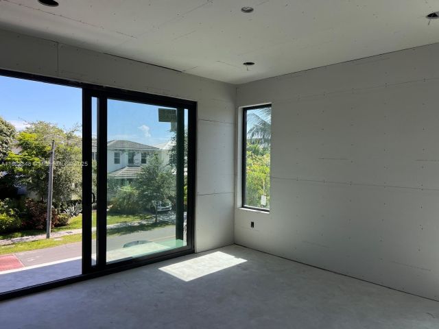 Продажа дома по адресу 1700 NE 18th St - фото 6183721