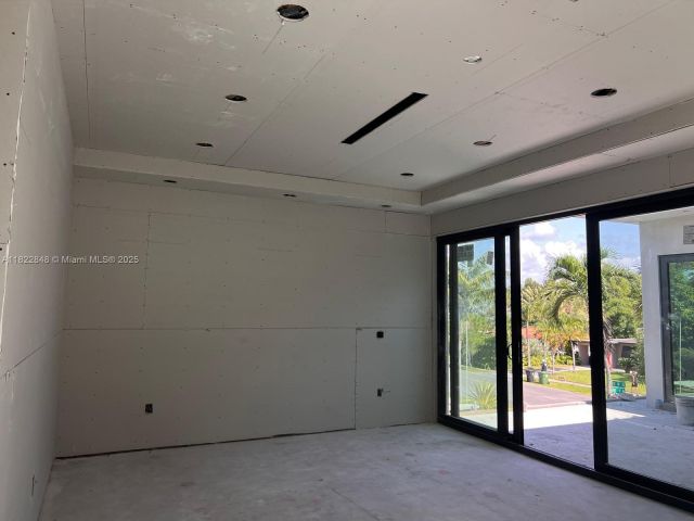 Продажа дома по адресу 1700 NE 18th St - фото 6183722