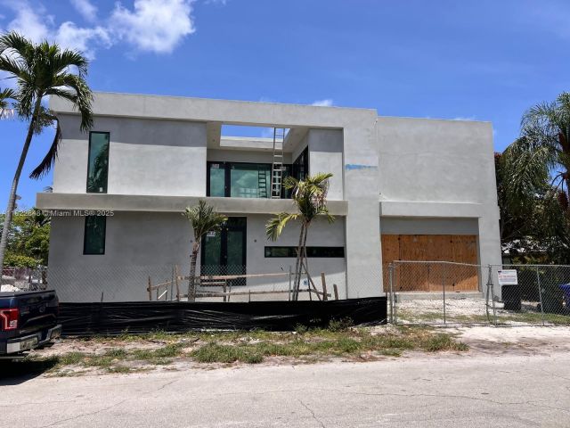 Продажа дома по адресу 1700 NE 18th St - фото 6183730