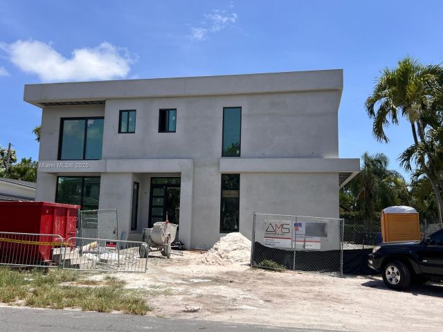 Продажа дома по адресу 1700 NE 18th St - фото 6183732