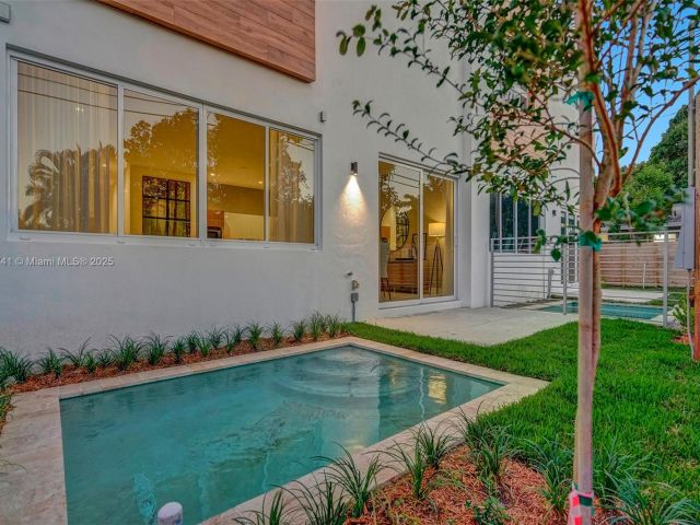 Продажа дома по адресу 1801 NE 13th St 1823 - фото 6169004