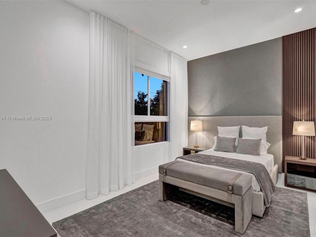 Продажа дома по адресу 1801 NE 13th St 1823 - фото 6169010