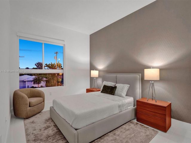 Продажа дома по адресу 1801 NE 13th St 1823 - фото 6169011