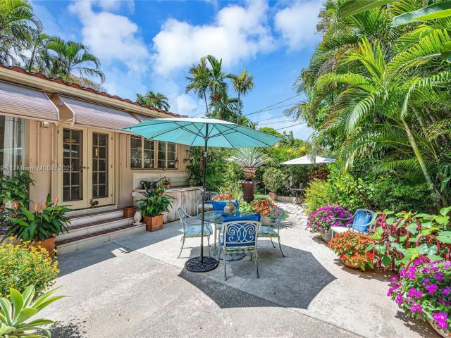 Продажа дома по адресу 4187 S Le Jeune Rd - фото 6177384