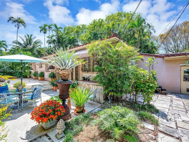 Продажа дома по адресу 4187 S Le Jeune Rd - фото 6177385