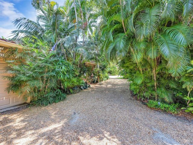 Продажа дома по адресу 4187 S Le Jeune Rd - фото 6177386