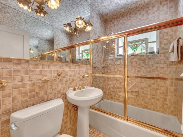 Продажа дома по адресу 4187 S Le Jeune Rd - фото 6177387