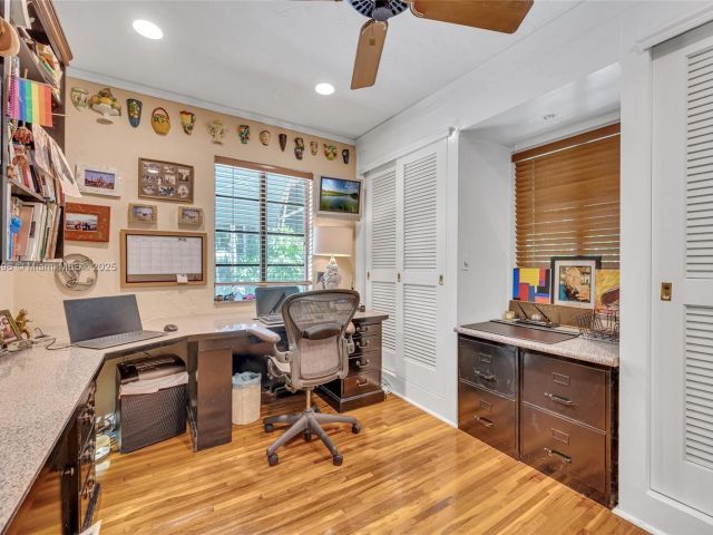 Продажа дома по адресу 4187 S Le Jeune Rd - фото 6177389