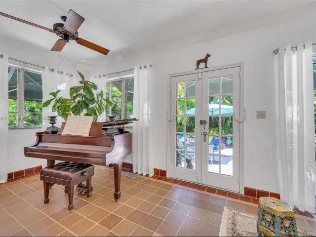 Продажа дома по адресу 4187 S Le Jeune Rd - фото 6177393