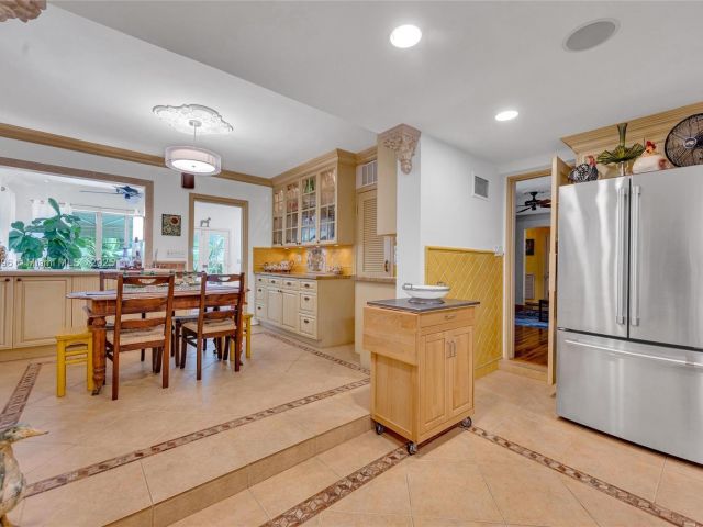 Продажа дома по адресу 4187 S Le Jeune Rd - фото 6177394