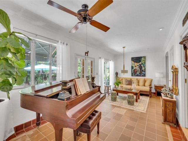 Продажа дома по адресу 4187 S Le Jeune Rd - фото 6177396