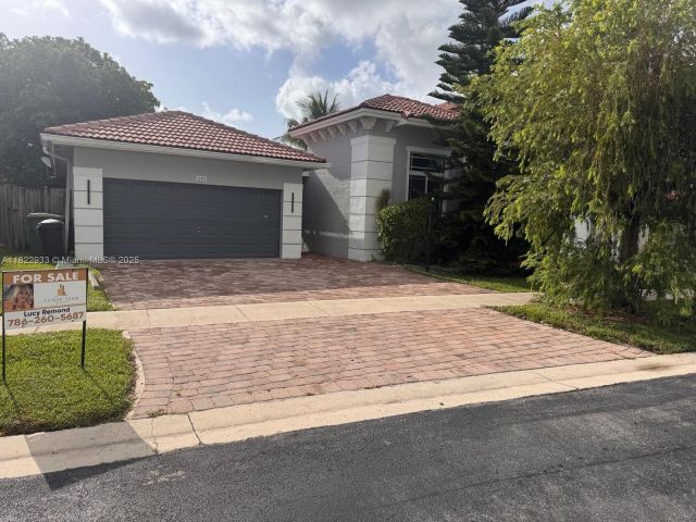 Продажа дома по адресу 1281 NE 41st Pl - фото 6169468