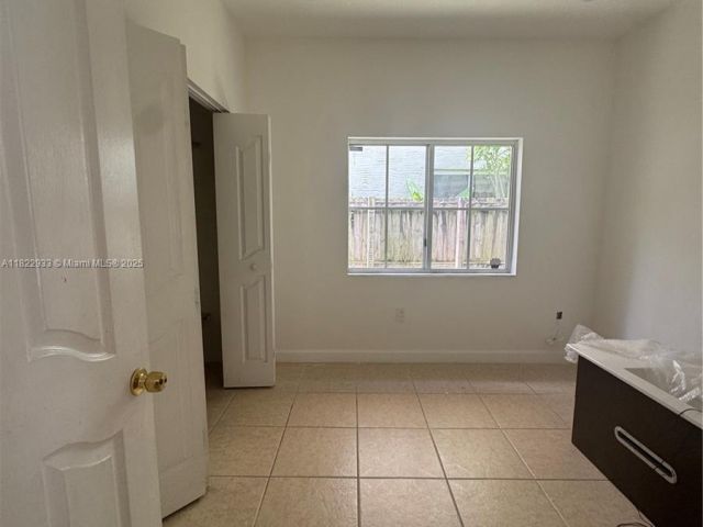 Продажа дома по адресу 1281 NE 41st Pl - фото 6206111