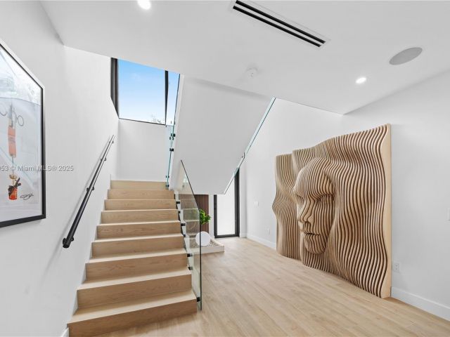 Продажа дома по адресу 550 NW 42nd St - фото 7523457