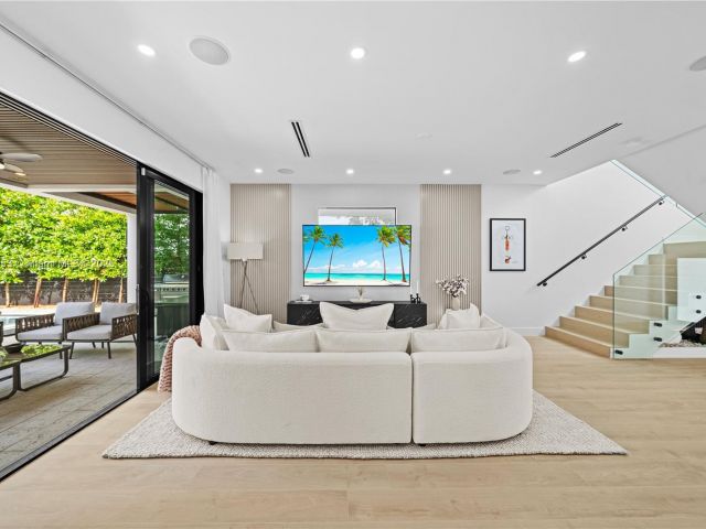 Продажа дома по адресу 550 NW 42nd St - фото 7523458