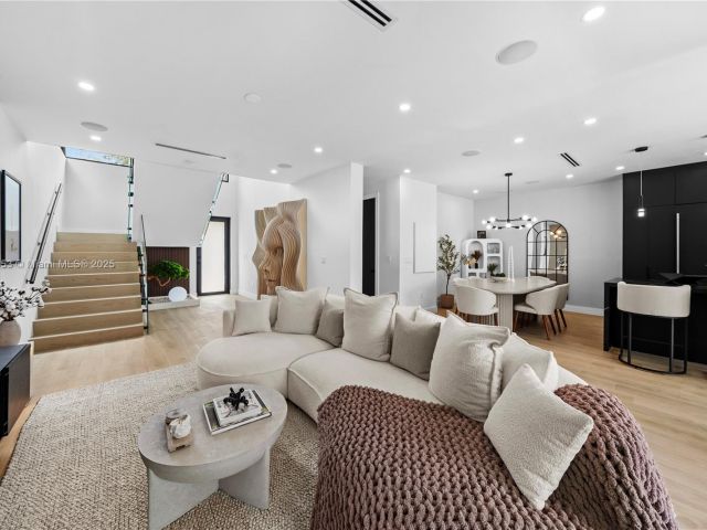 Продажа дома по адресу 550 NW 42nd St - фото 7523459