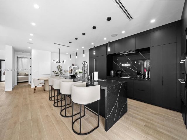 Продажа дома по адресу 550 NW 42nd St - фото 7523461