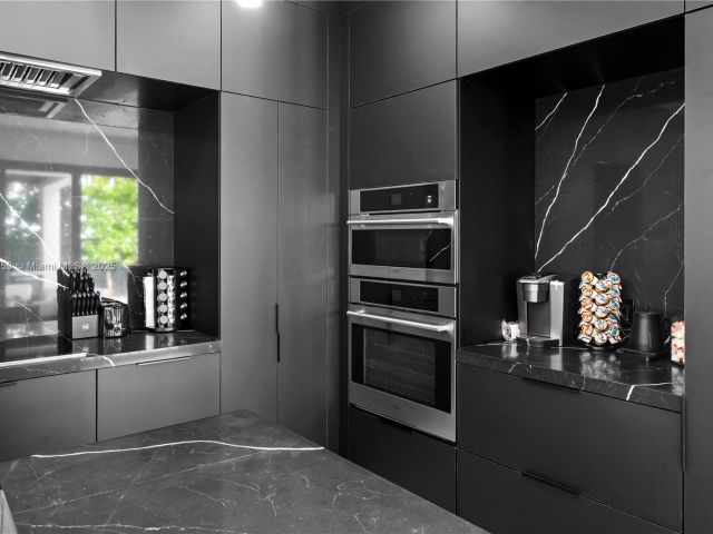 Продажа дома по адресу 550 NW 42nd St - фото 7523463