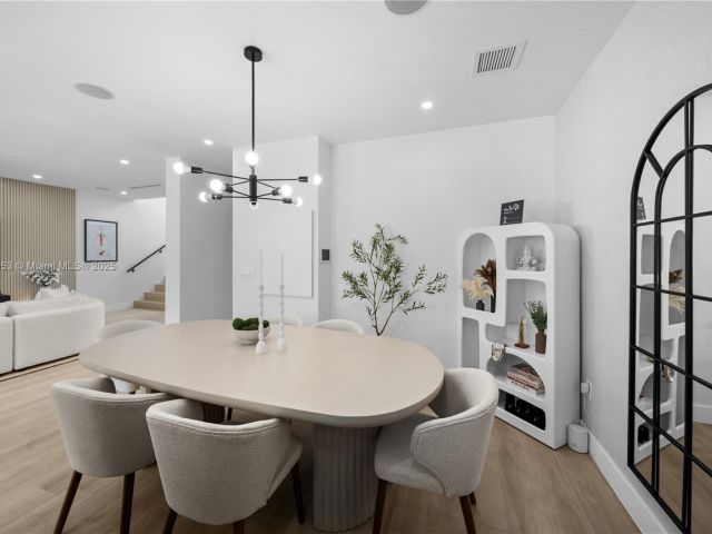 Продажа дома по адресу 550 NW 42nd St - фото 7523464