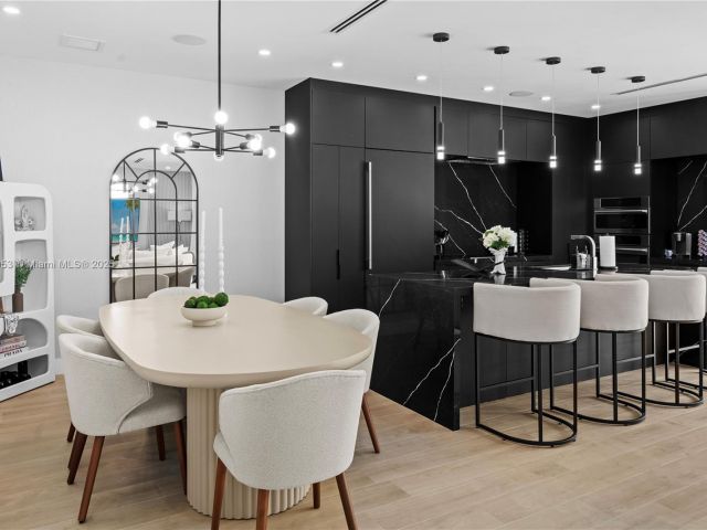 Продажа дома по адресу 550 NW 42nd St - фото 7523467