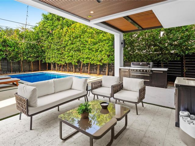 Продажа дома по адресу 550 NW 42nd St - фото 7523468