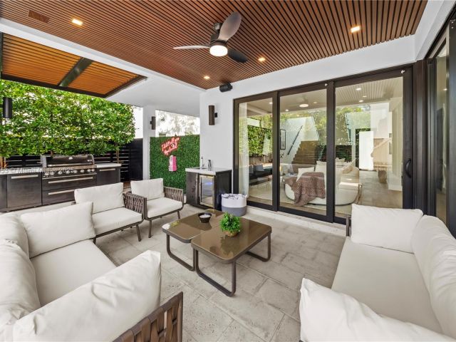 Продажа дома по адресу 550 NW 42nd St - фото 7523469