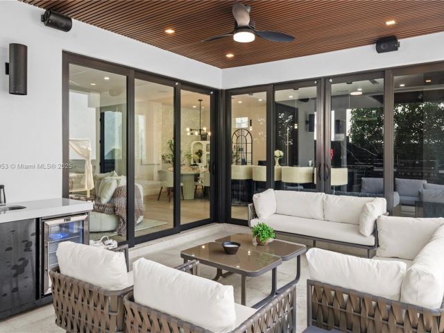 Продажа дома по адресу 550 NW 42nd St - фото 7523471