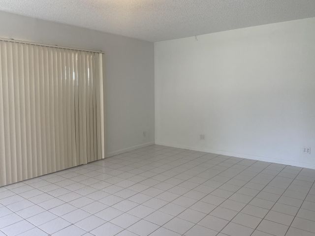 Продажа дома по адресу 3830 Circle Lake Drive - фото 6204546