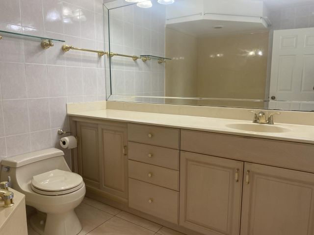 Продажа дома по адресу 3830 Circle Lake Drive - фото 6204551