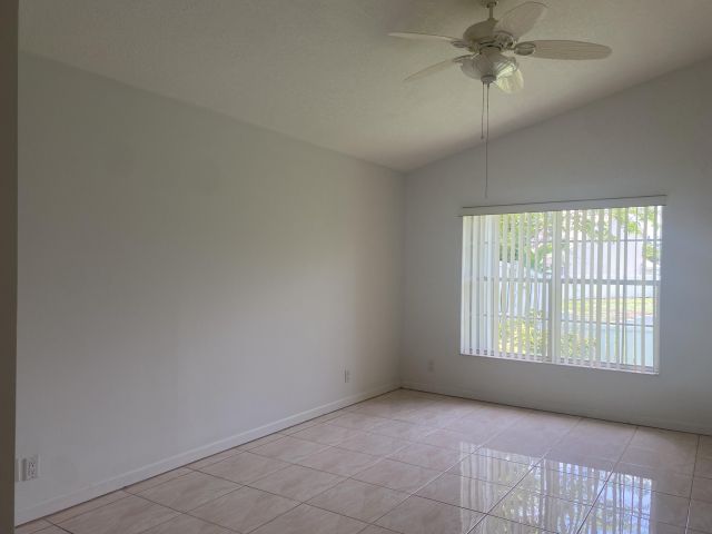 Продажа дома по адресу 3830 Circle Lake Drive - фото 6204552