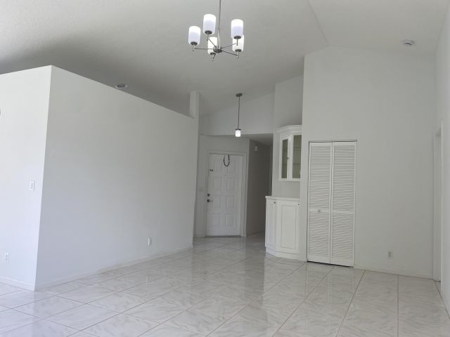 Продажа дома по адресу 3830 Circle Lake Drive - фото 6204554