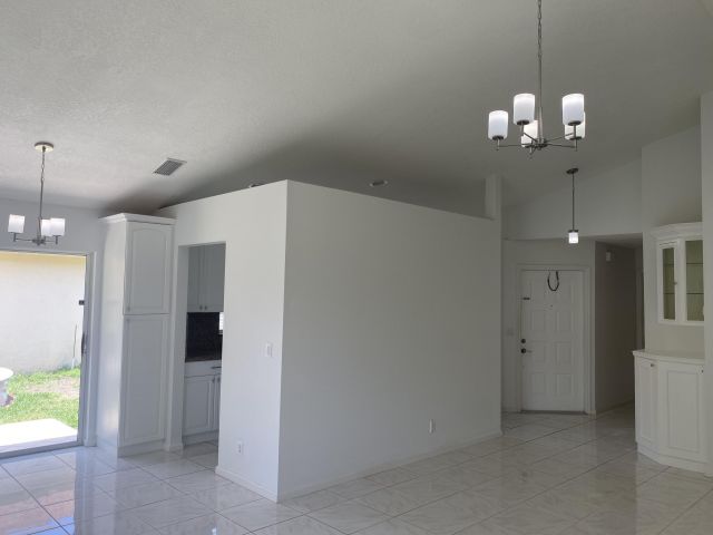 Продажа дома по адресу 3830 Circle Lake Drive - фото 6204555