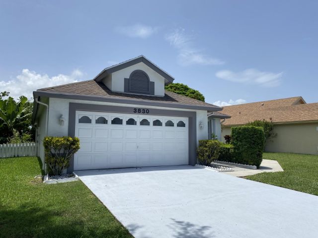 Продажа дома по адресу 3830 Circle Lake Drive - фото 6204560