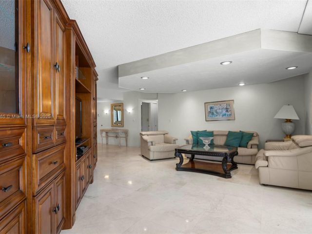 Продажа квартиры #6-A - фото 6184312