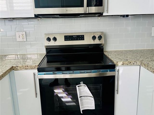 Продажа дома по адресу 18961 NW 22nd St - фото 6172063