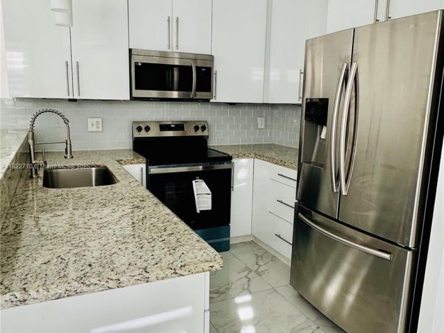 Продажа дома по адресу 18961 NW 22nd St - фото 6172064