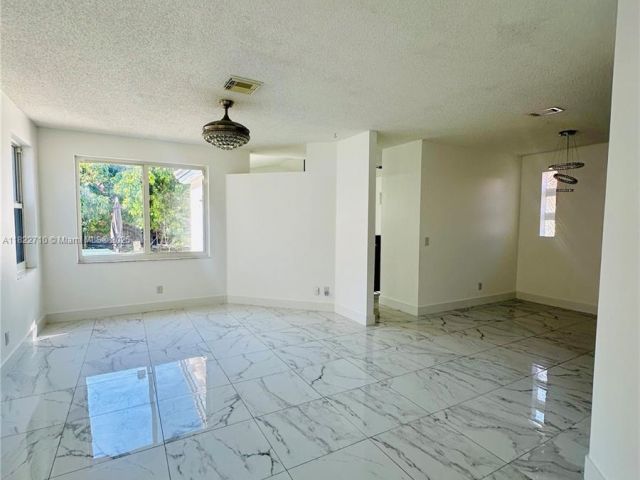 Продажа дома по адресу 18961 NW 22nd St - фото 6172067