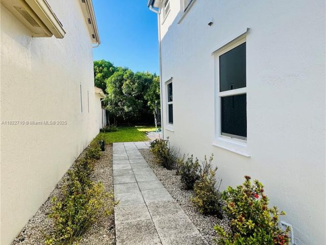 Продажа дома по адресу 18961 NW 22nd St - фото 6172071