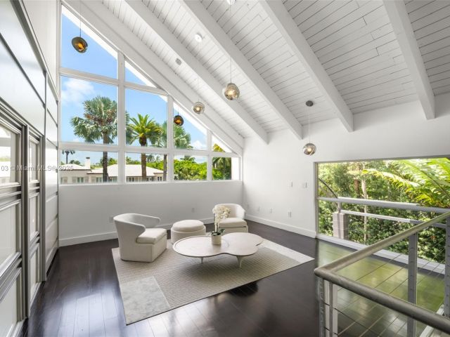 Продажа дома по адресу 1833 W 24th St - фото 6171959