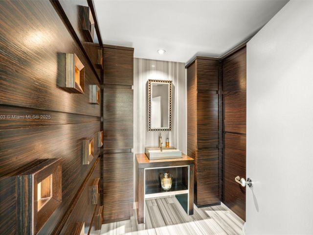 Продажа дома по адресу 1833 W 24th St - фото 6171960