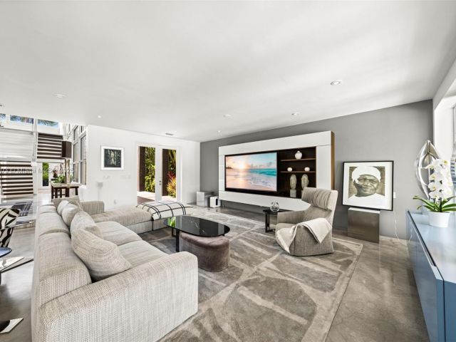 Продажа дома по адресу 1833 W 24th St - фото 6171963