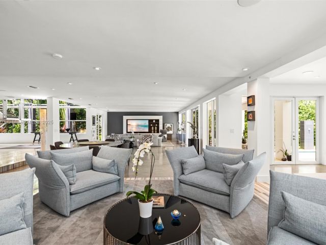 Продажа дома по адресу 1833 W 24th St - фото 6171964