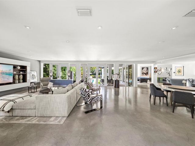 Продажа дома по адресу 1833 W 24th St - фото 6171965