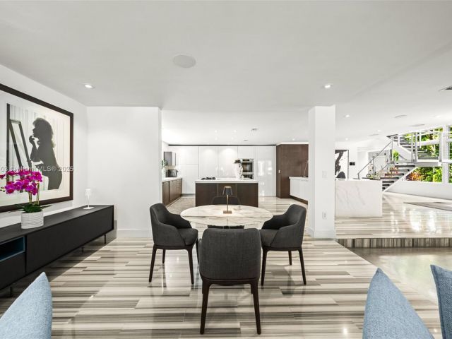 Продажа дома по адресу 1833 W 24th St - фото 6171966