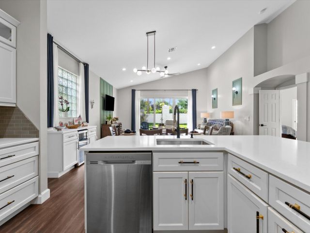 Продажа дома по адресу 13506 Carrick Green Court - фото 6215090