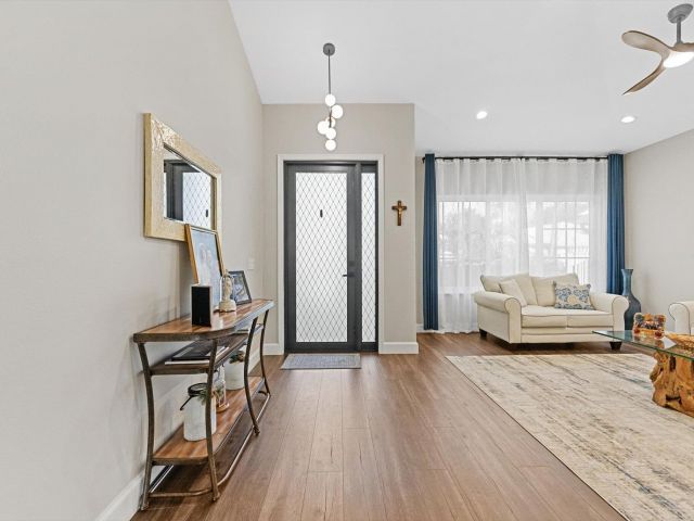 Продажа дома по адресу 13506 Carrick Green Court - фото 6215098